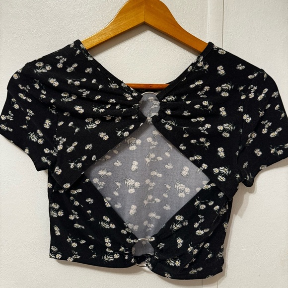 Black, flower detail, open back, crop top - Picture 2 of 2